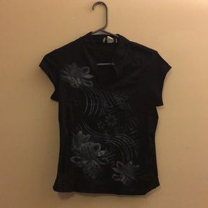 Ladies flower design T-shirt, size small